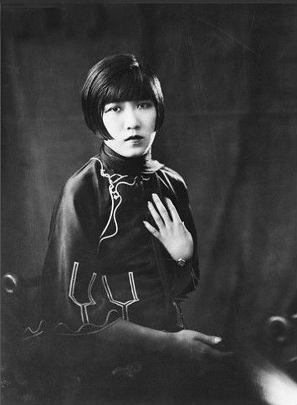 Olive Young, pemeran Young Pei Fen dalam filem Resia Boroboedoer (1928)